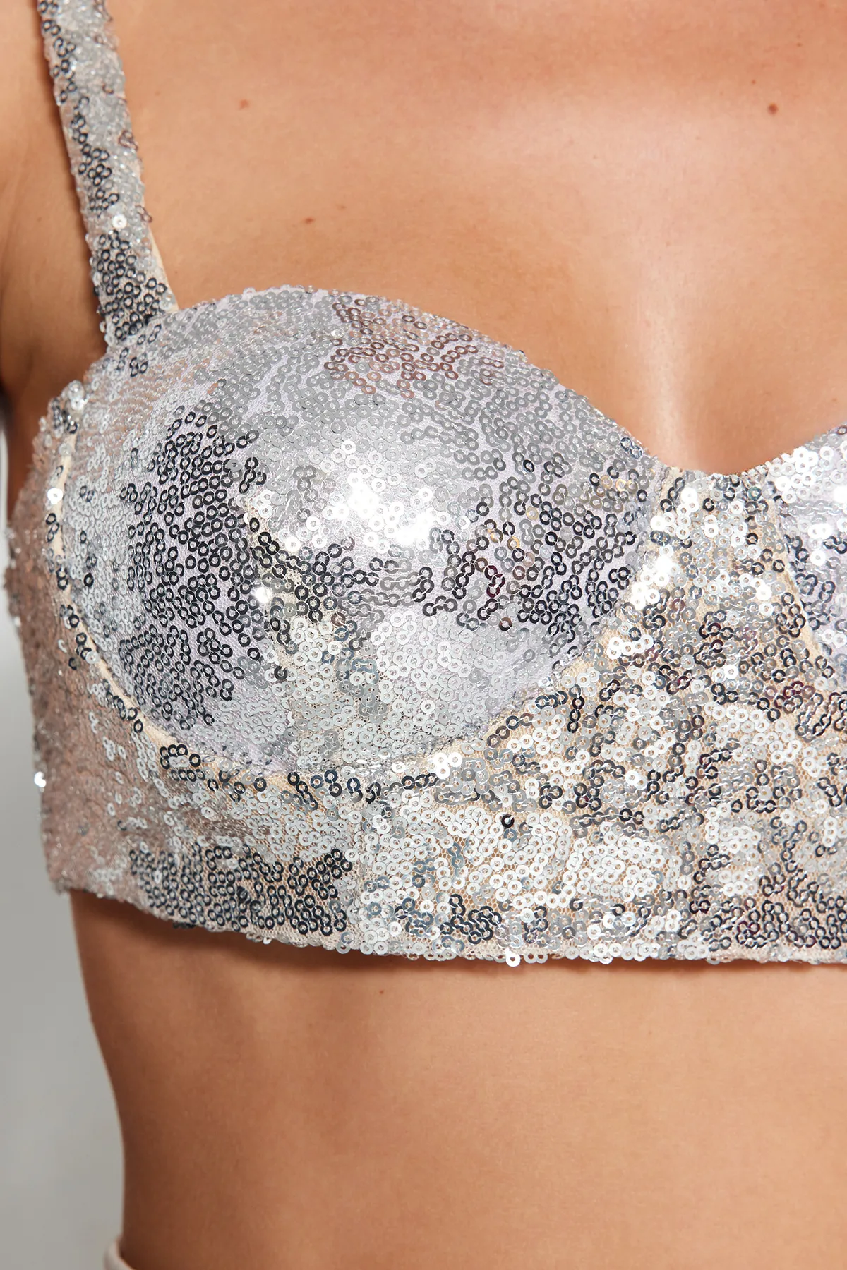 Trendyol Collection  Silbernes Crop-Bustier mit Pailletten TPRAW24BS00010
