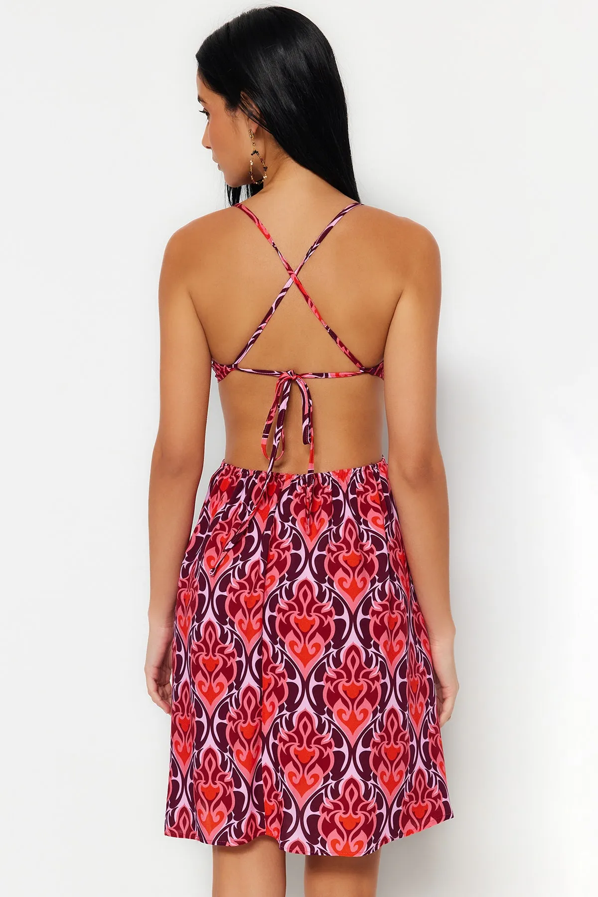 Trendyol Collection  Geblümtes, gewebtes Mini-Strandkleid mit Cut-out/Fensterausschnitt TBESS23EL00204