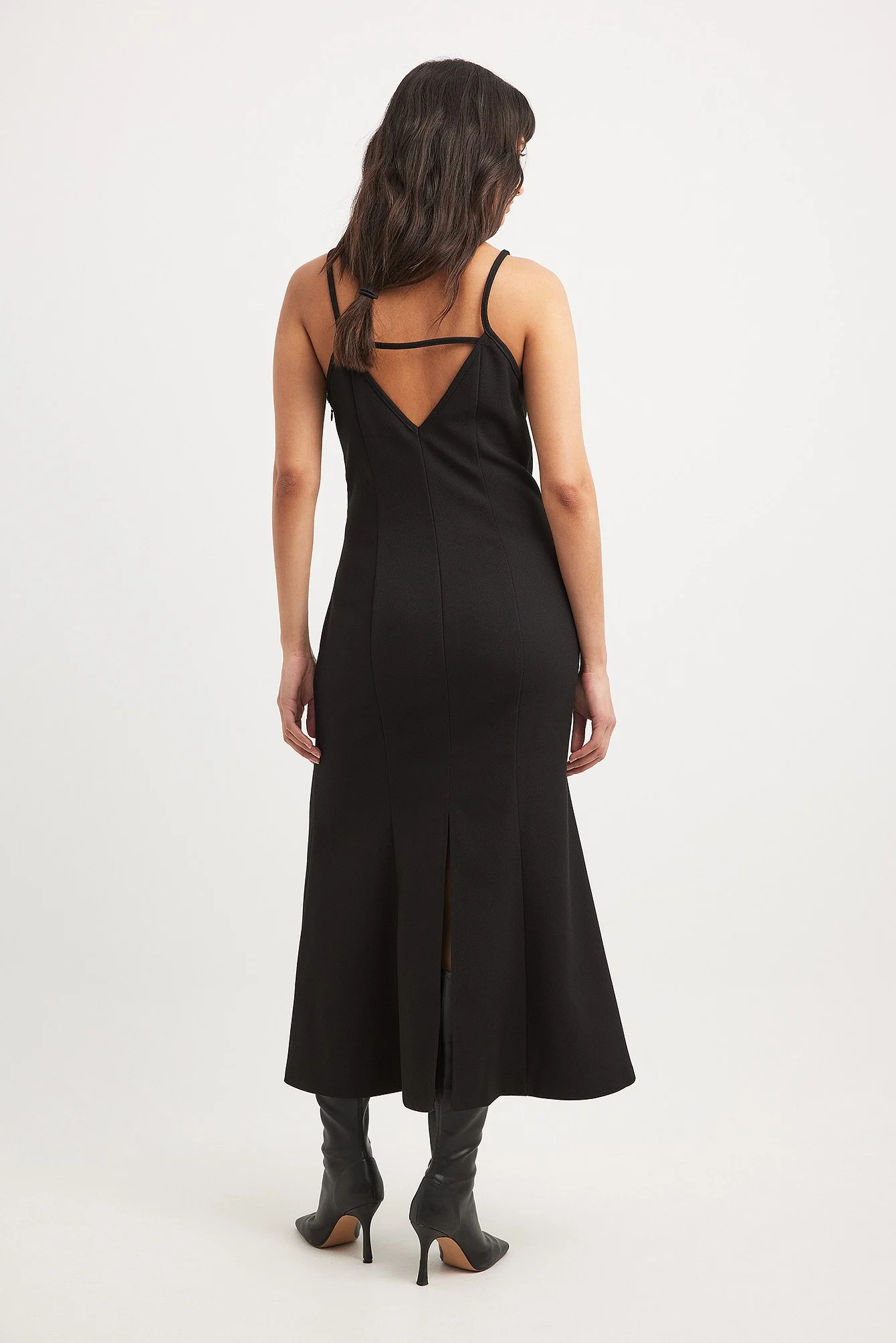 Midikleid mit tiefem Rückenausschnitt und Schnürung