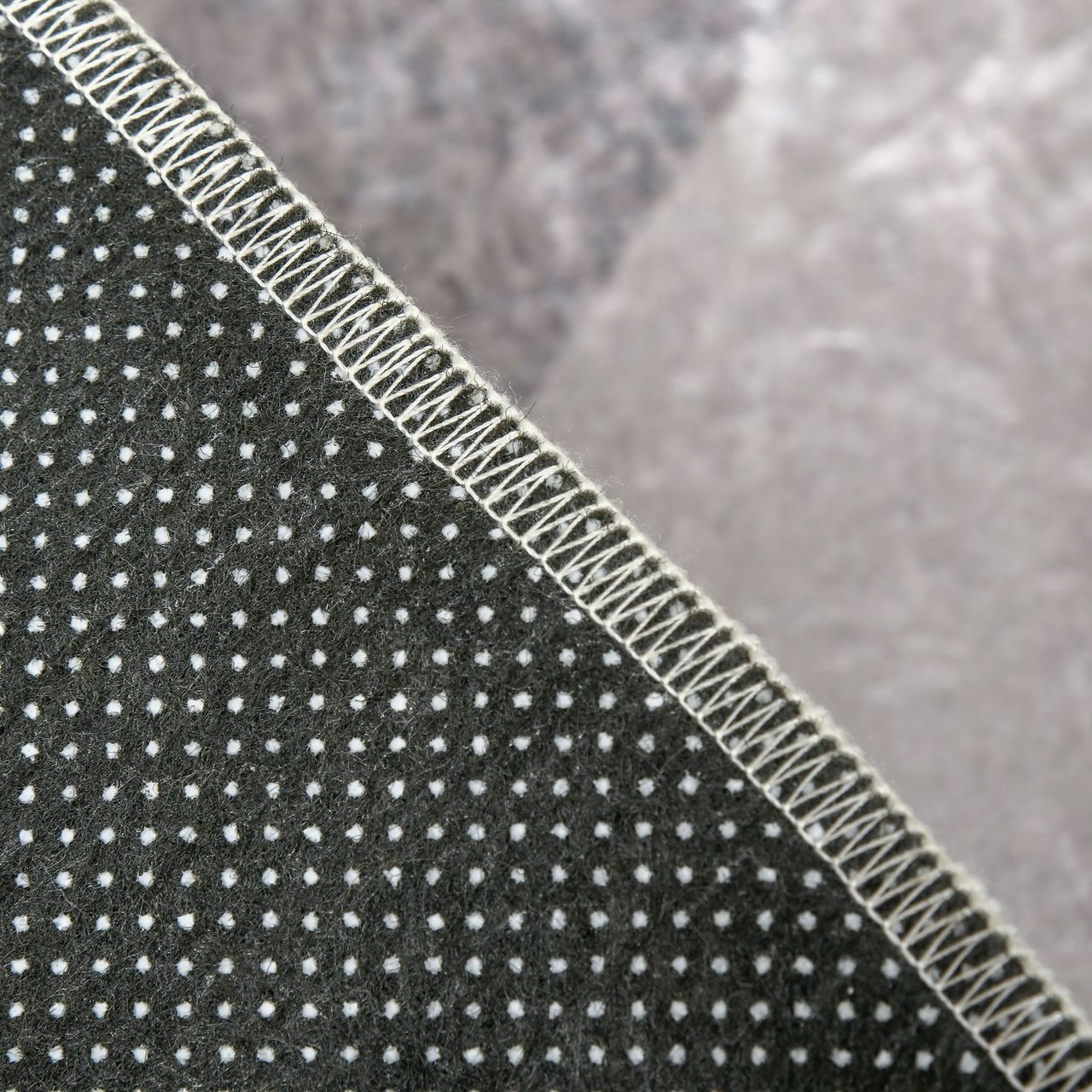 HOMCOM Teppich im Trenddesign moderner Teppich mit geometrischen Formen für Wohnzimmer Schlafzimmer Küche Polyester Grau Schwarz Weiß 120 x 170 cm