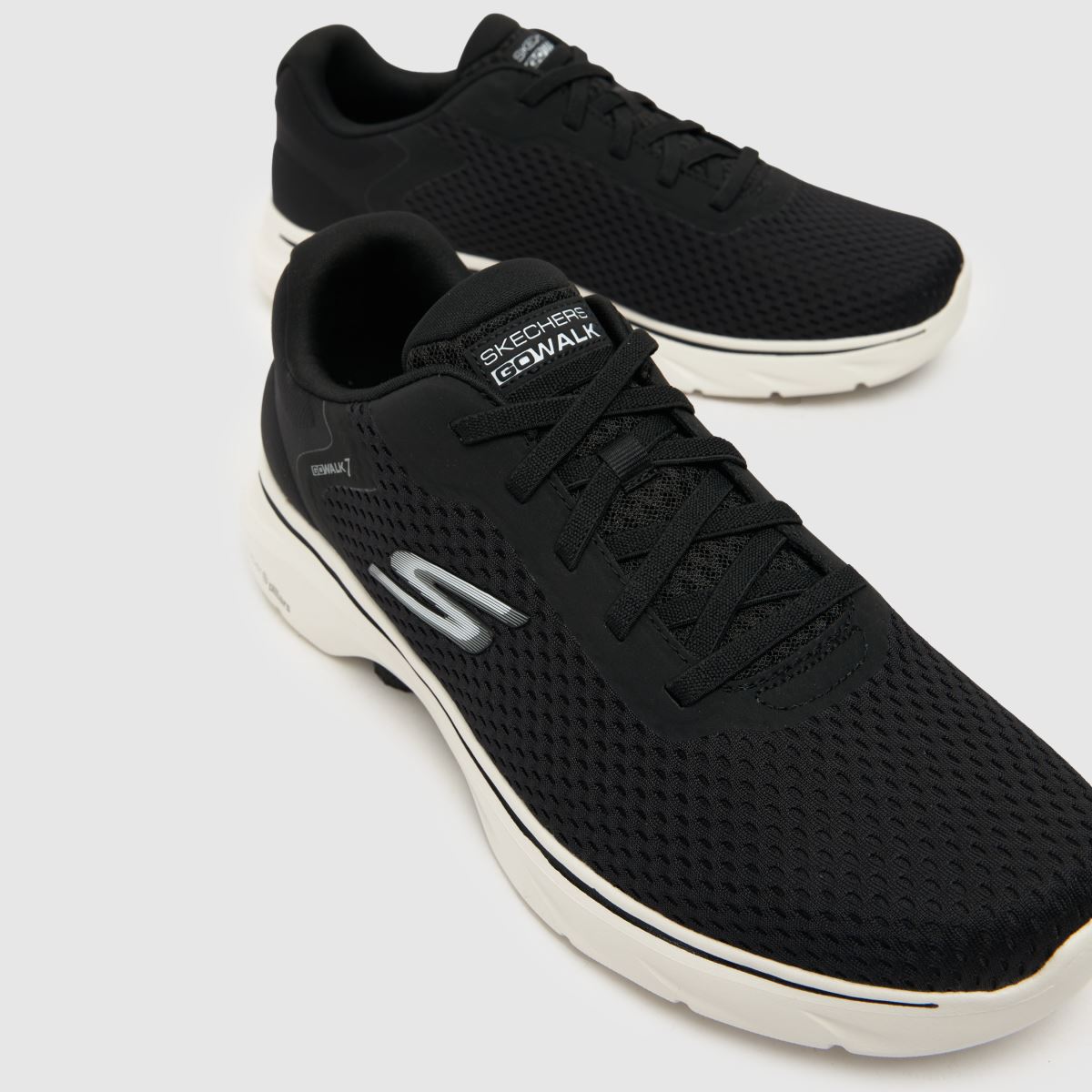 SKECHERS Go Walk 7 sportcipő fekete és fehér színben