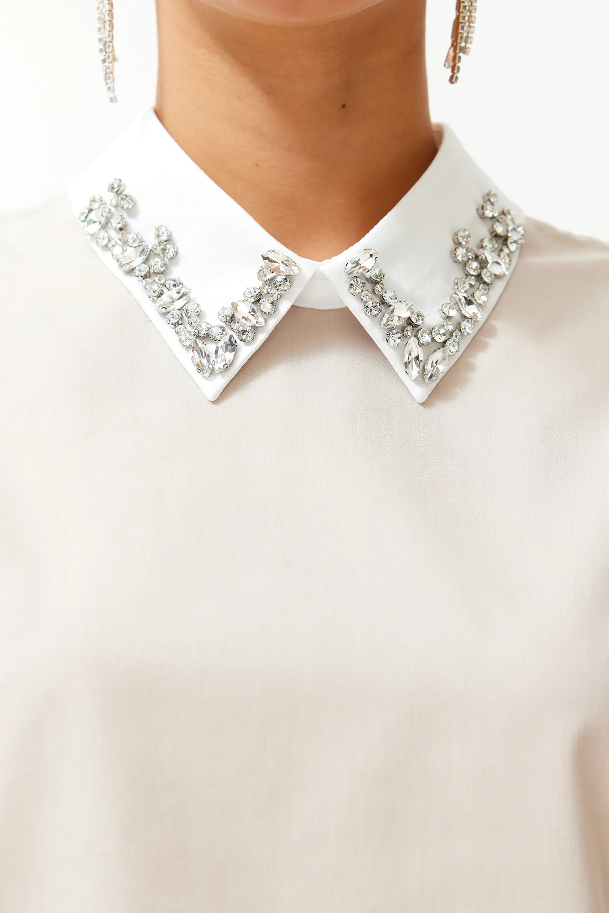 Trendyol Modest  Baumwoll-Tunika mit Perlenkragen und Steindetail TCTSS24UK00002