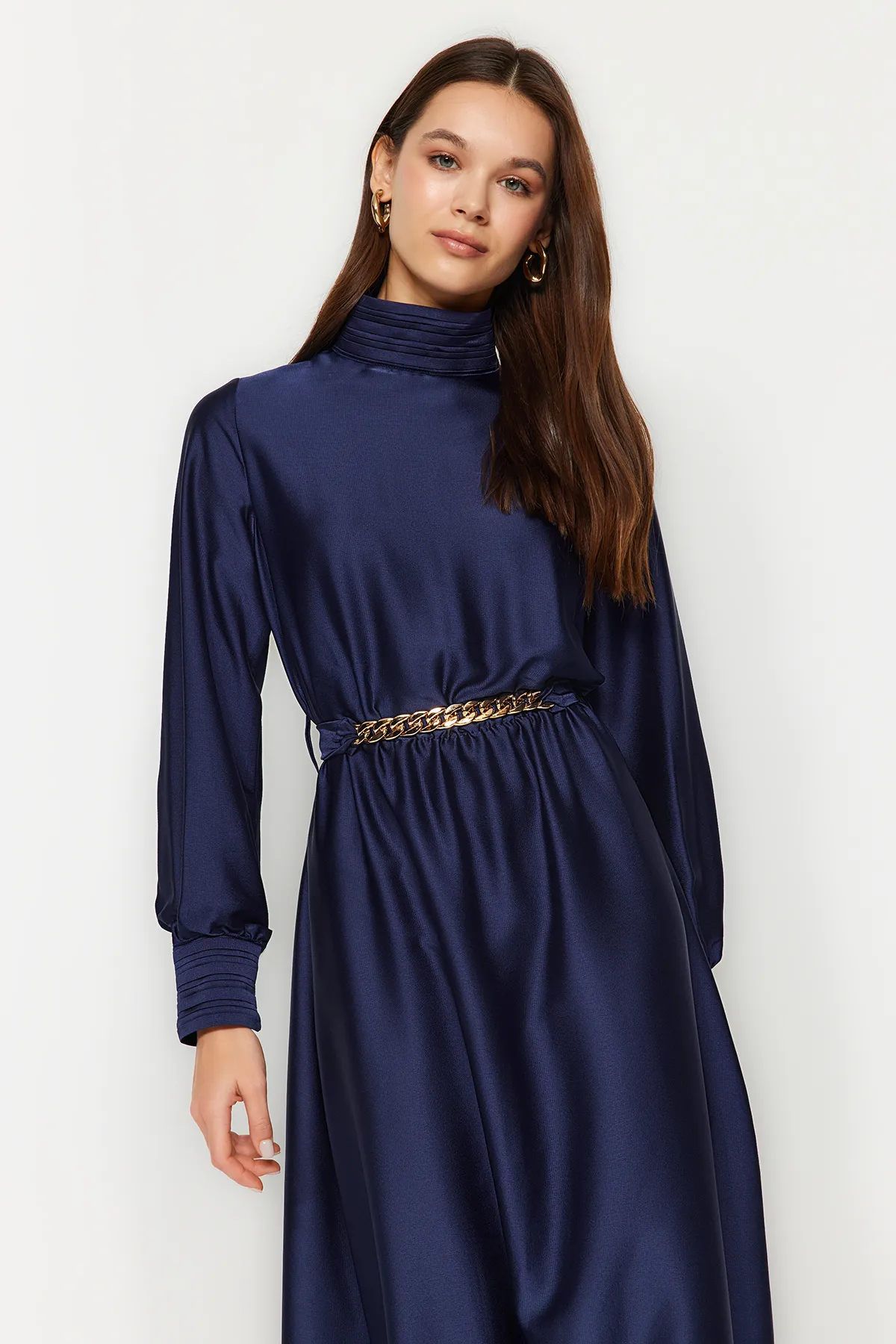 Trendyol Modest  TCTSS22EB0142 Marineblaues Satin-Fitted Bubble-Leinwandgewebe