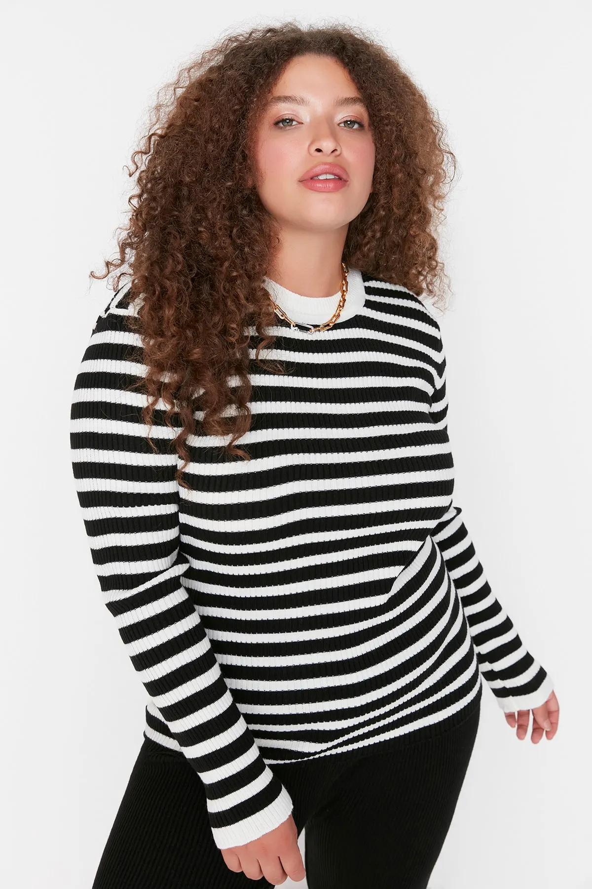 Trendyol Curve  Große Größen in Pullover  - Schwarz - Figurbetont