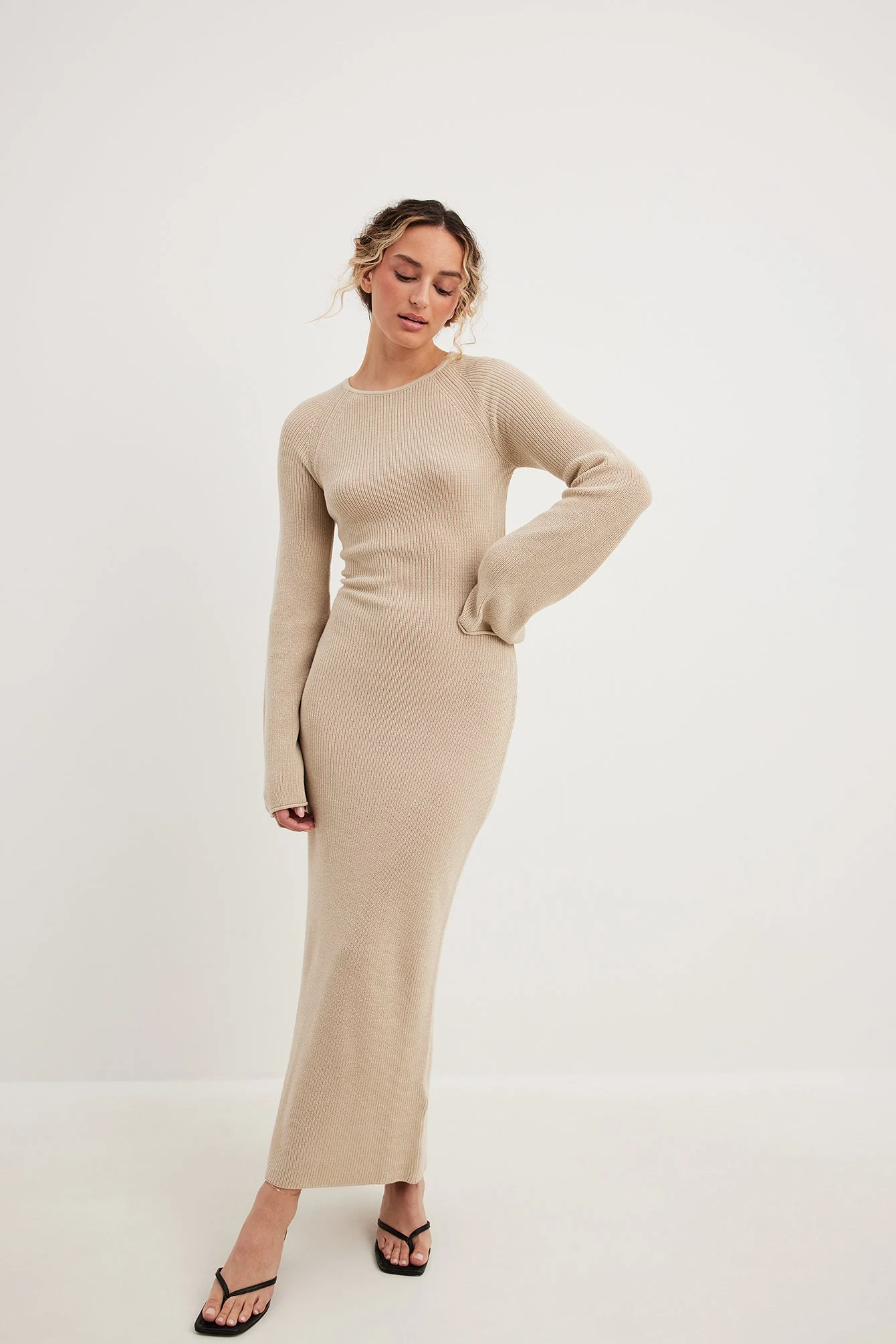 Kleid mit offenem gekreuztem Rücken