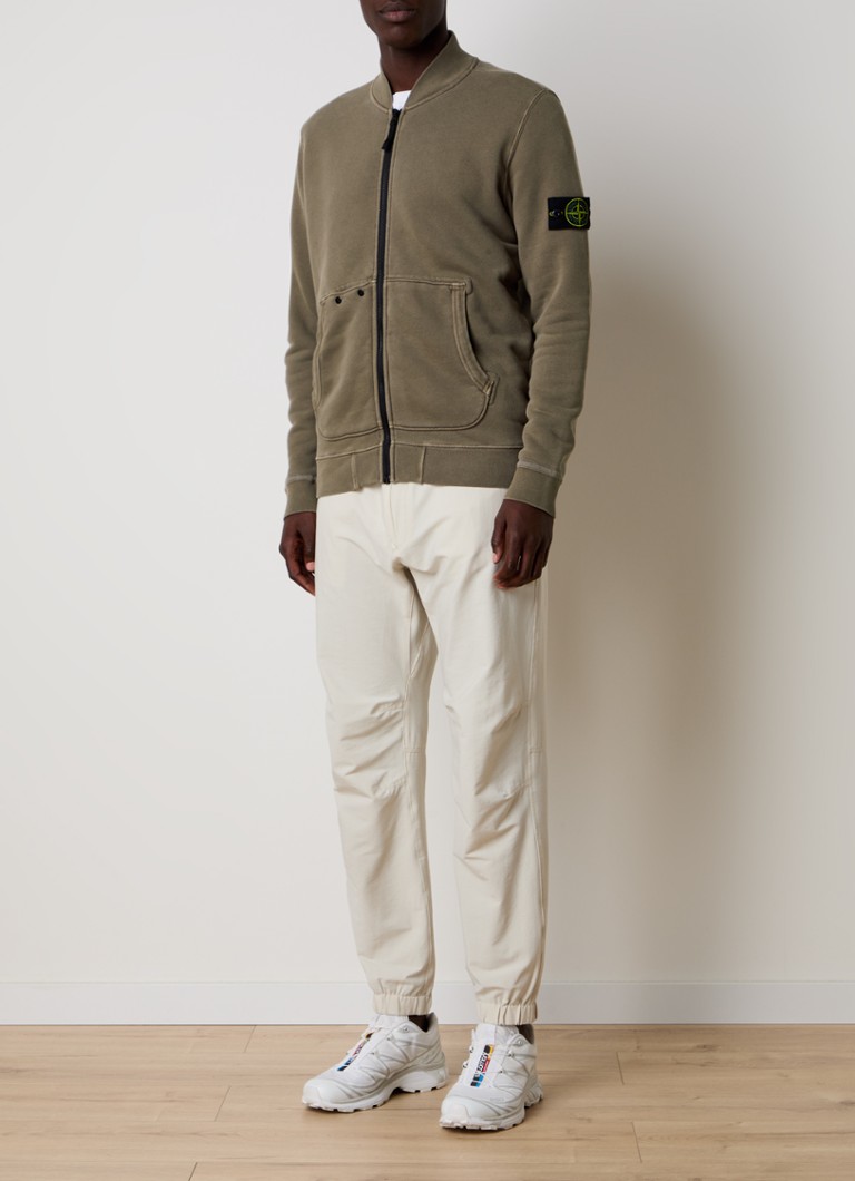 Bluza z kapturem Stone Island 65241 z logo i kieszeniami bocznymi.