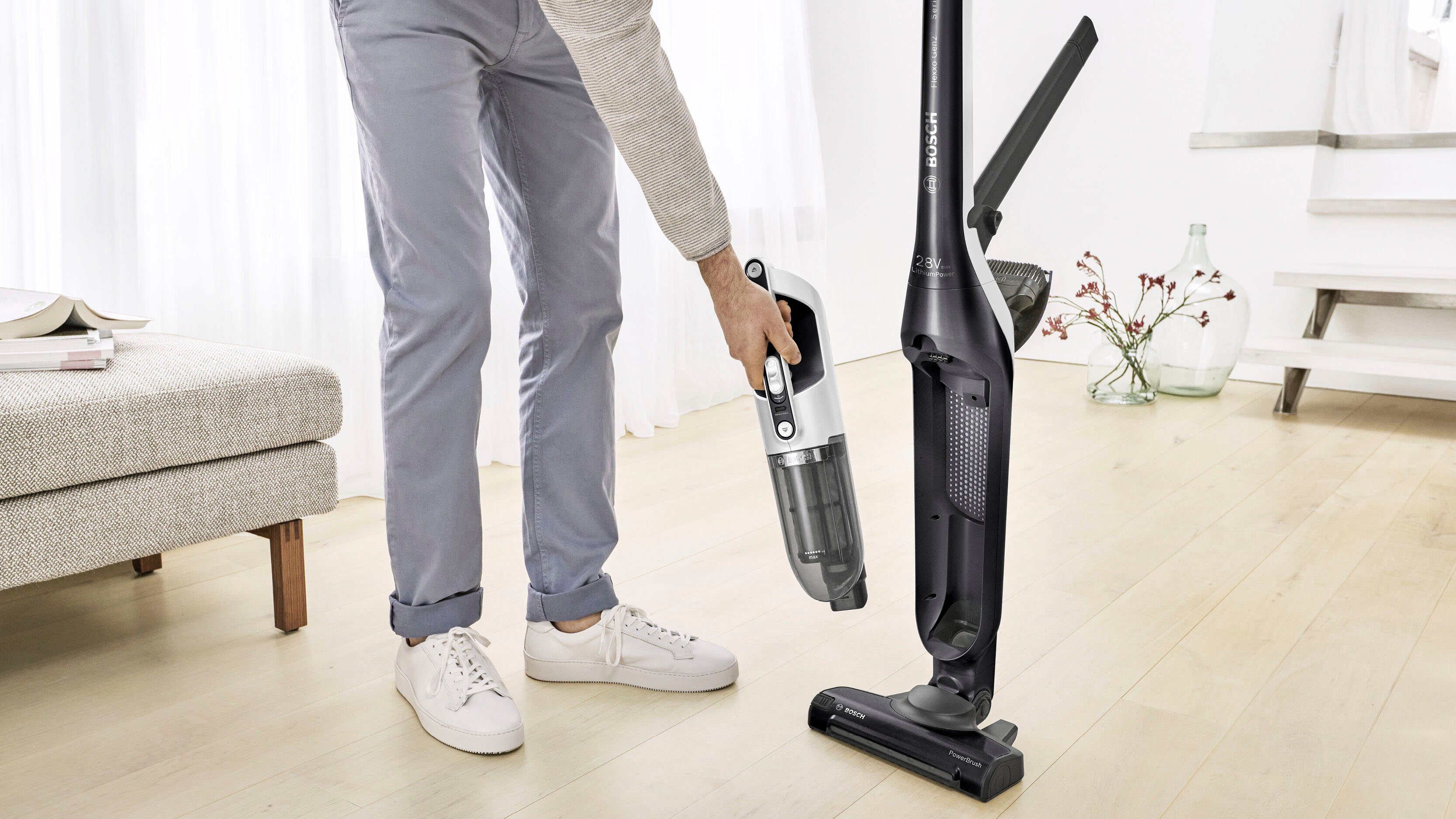 BOSCH Akku-Hand-und Stielstaubsauger Flexxo Serie 4 BBH3P2801, 28 V, Power Düse mit LED, beutellos, integriertes Zubehör, Schwarz