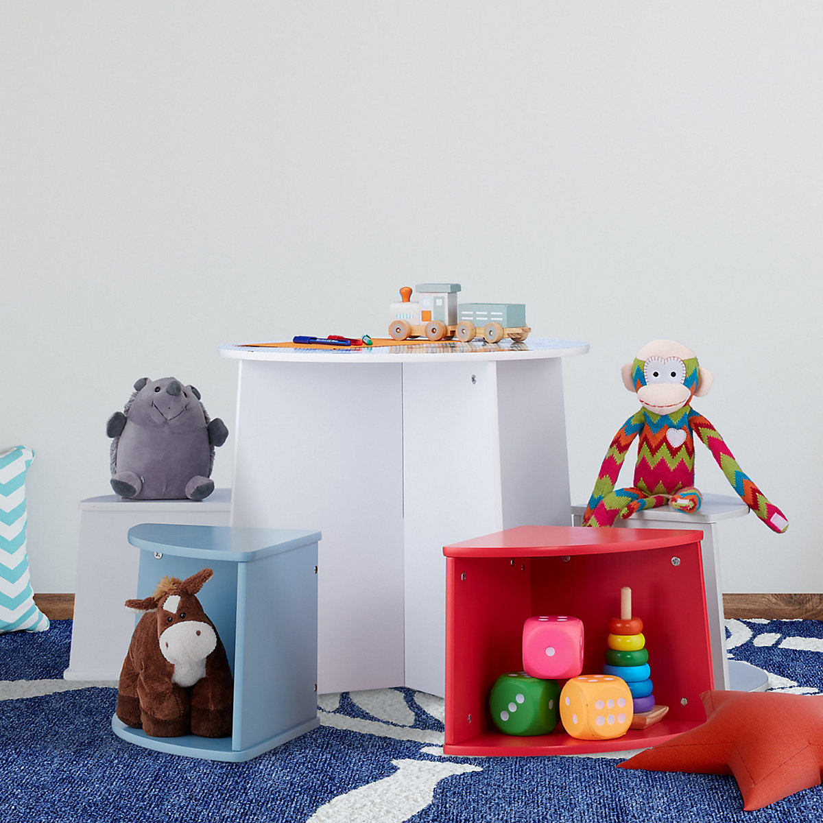 Kindersitzgruppe mit 4 Hockern