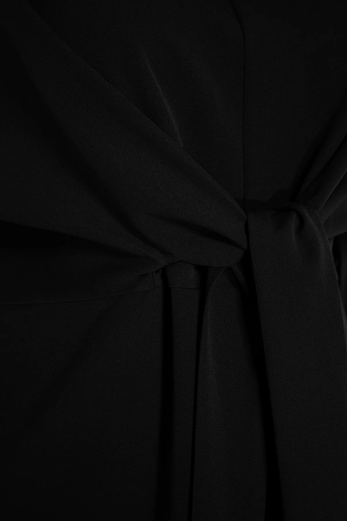 Trendyol Curve  Schwarzes, gewebtes Kleid mit Krawattendetails TBBAW23AH00089