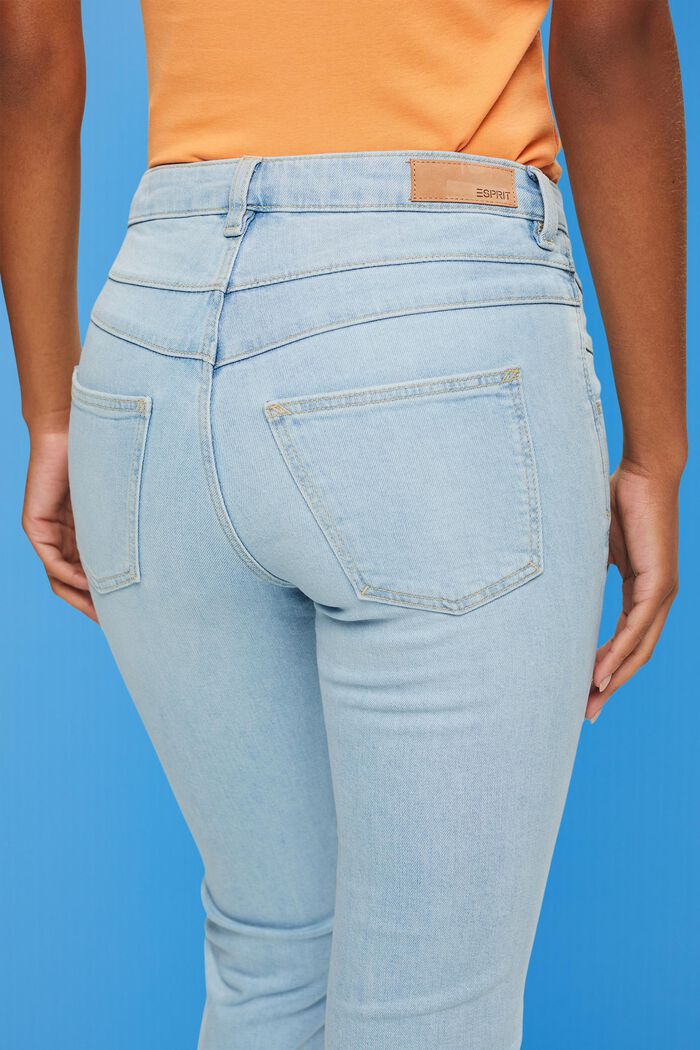 Ausgestellte Baumwolljeans mit mittlerer Bundhöhe