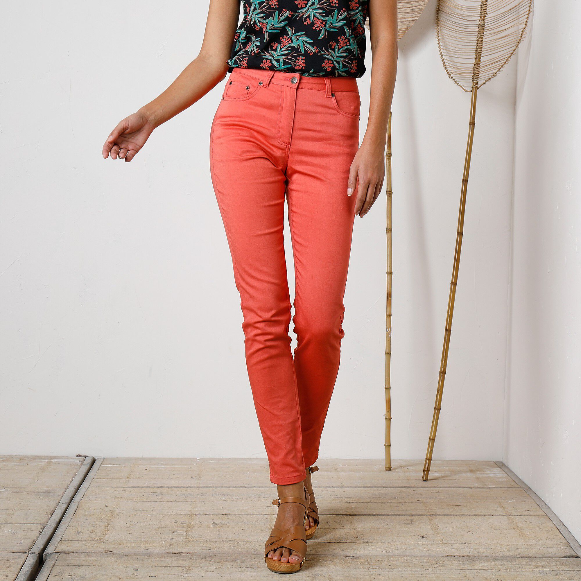 Pantalon fuselé couleur
