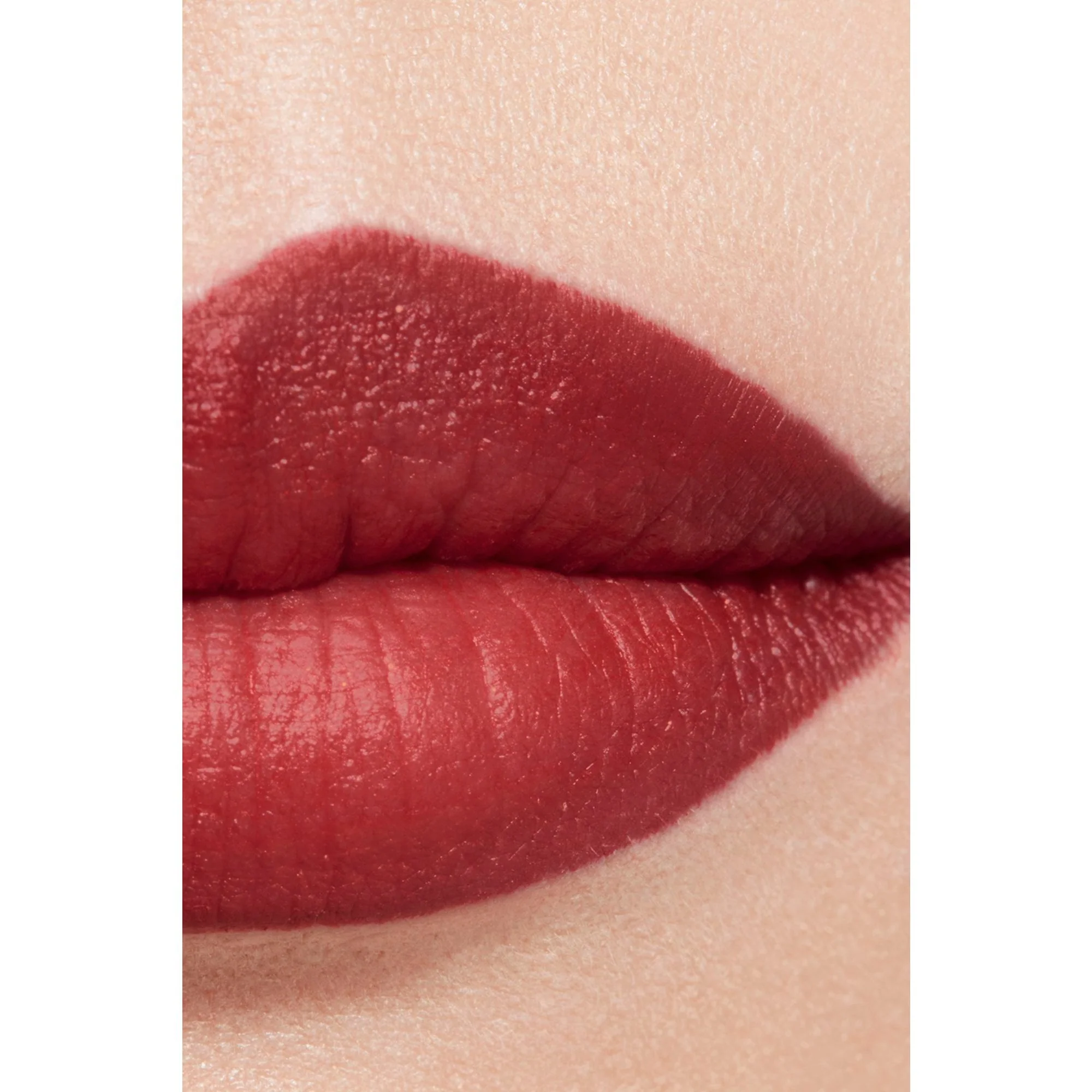 ROUGE ALLURE VELVET - EL LABIAL LUMINOSO Y TERCIOPELOSO