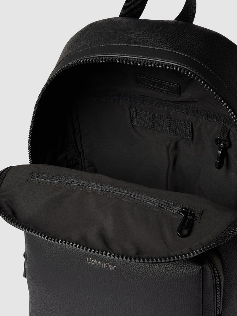 Rucksack mit Label-Details in schwarz