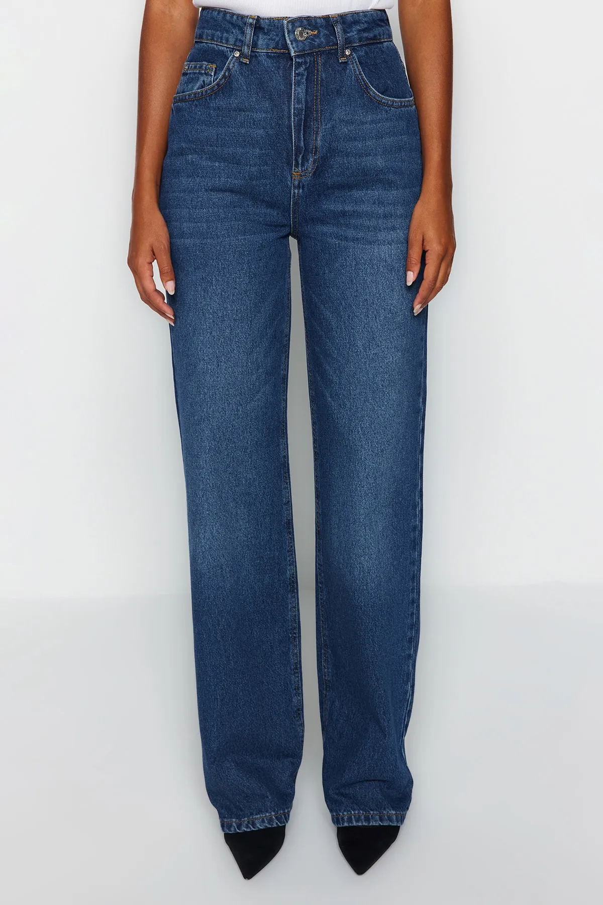 Trendyol Collection  Dunkelblaue Jeans mit hoher Taille und weitem Bein TWOAW24JE00074