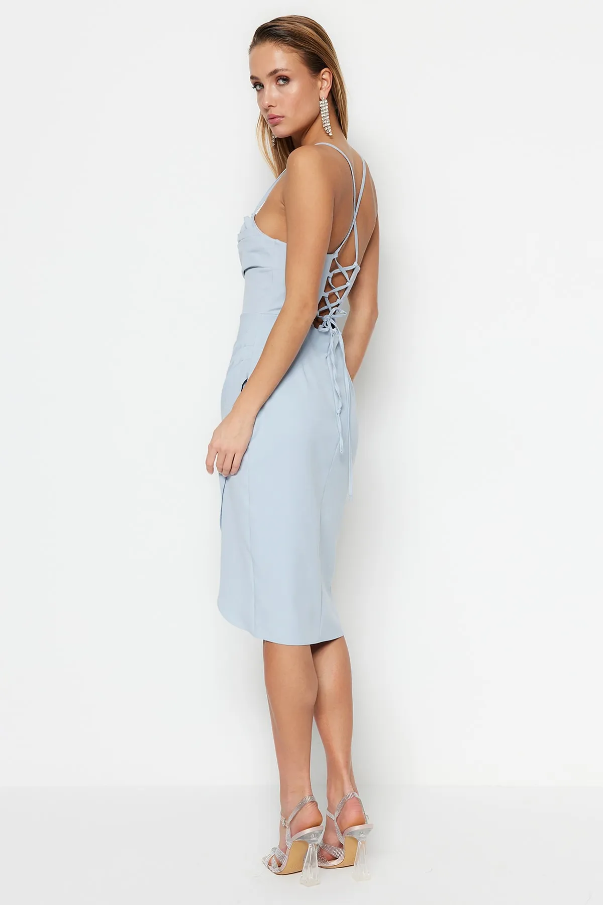 Trendyol Collection  Hellblaues zweireihiges gewebtes Abendkleid TPRSS23EL00093
