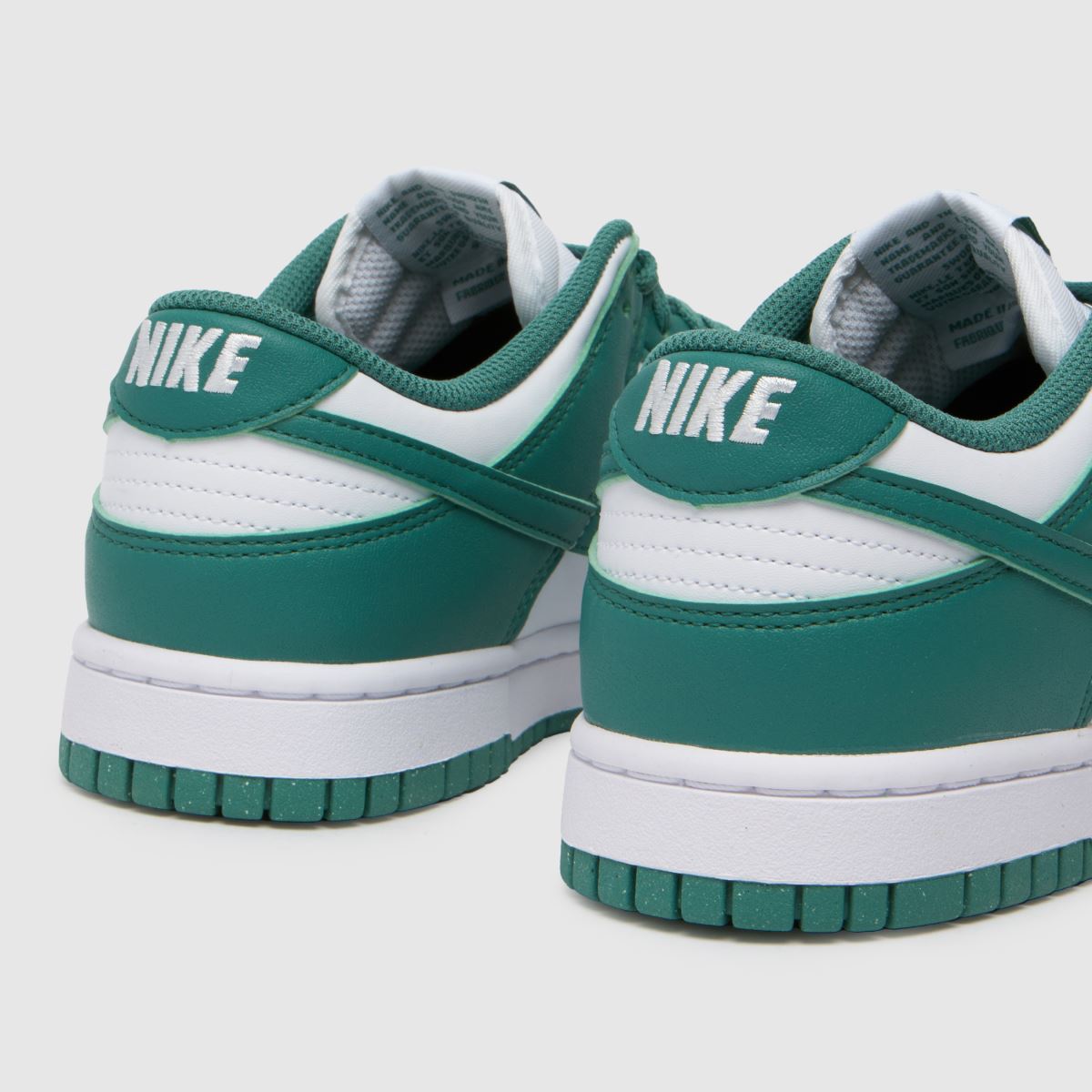 Nike Dunk Low-sneakers i vitt och grönt