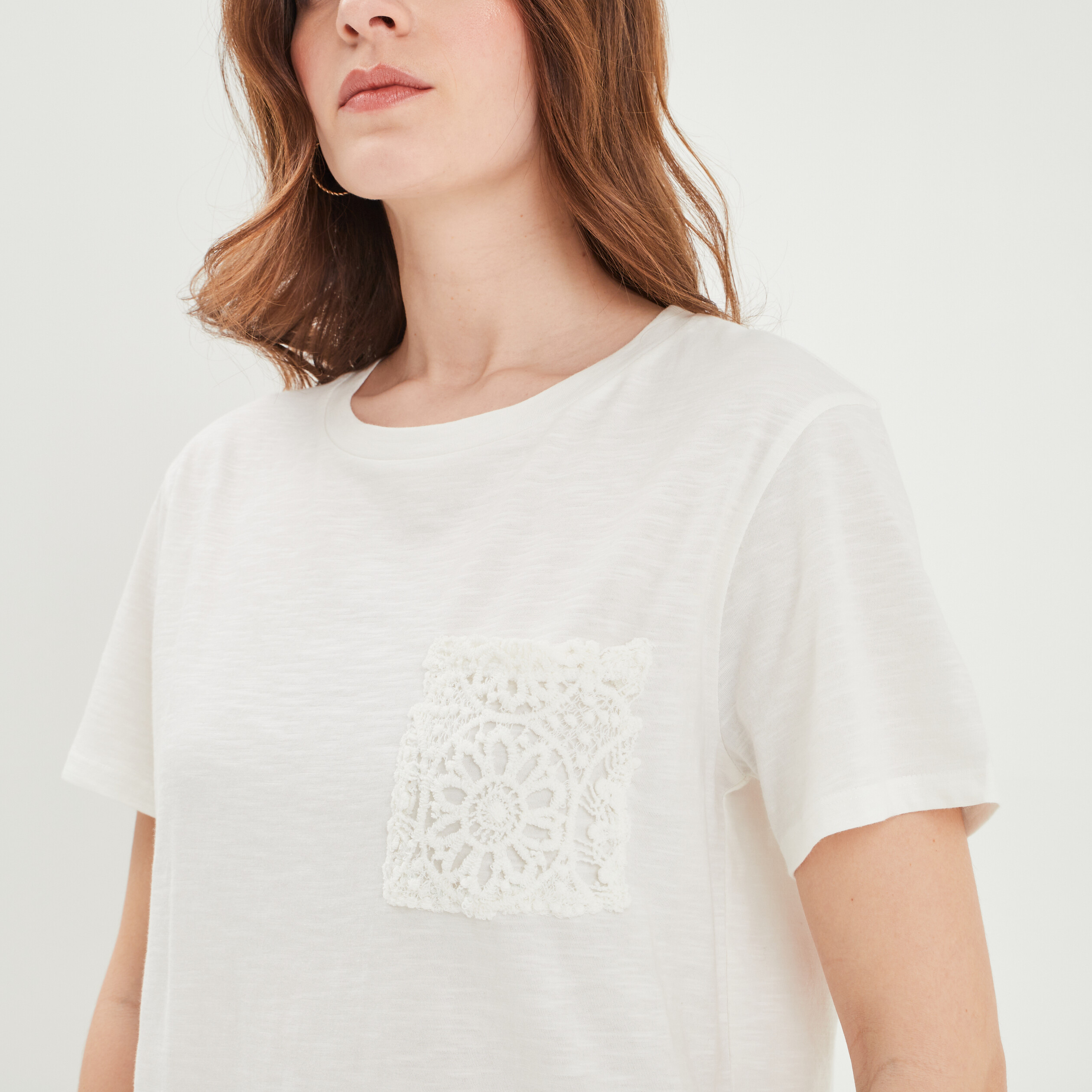 T-shirt col rond avec poche macramé blanc femme | La Halle