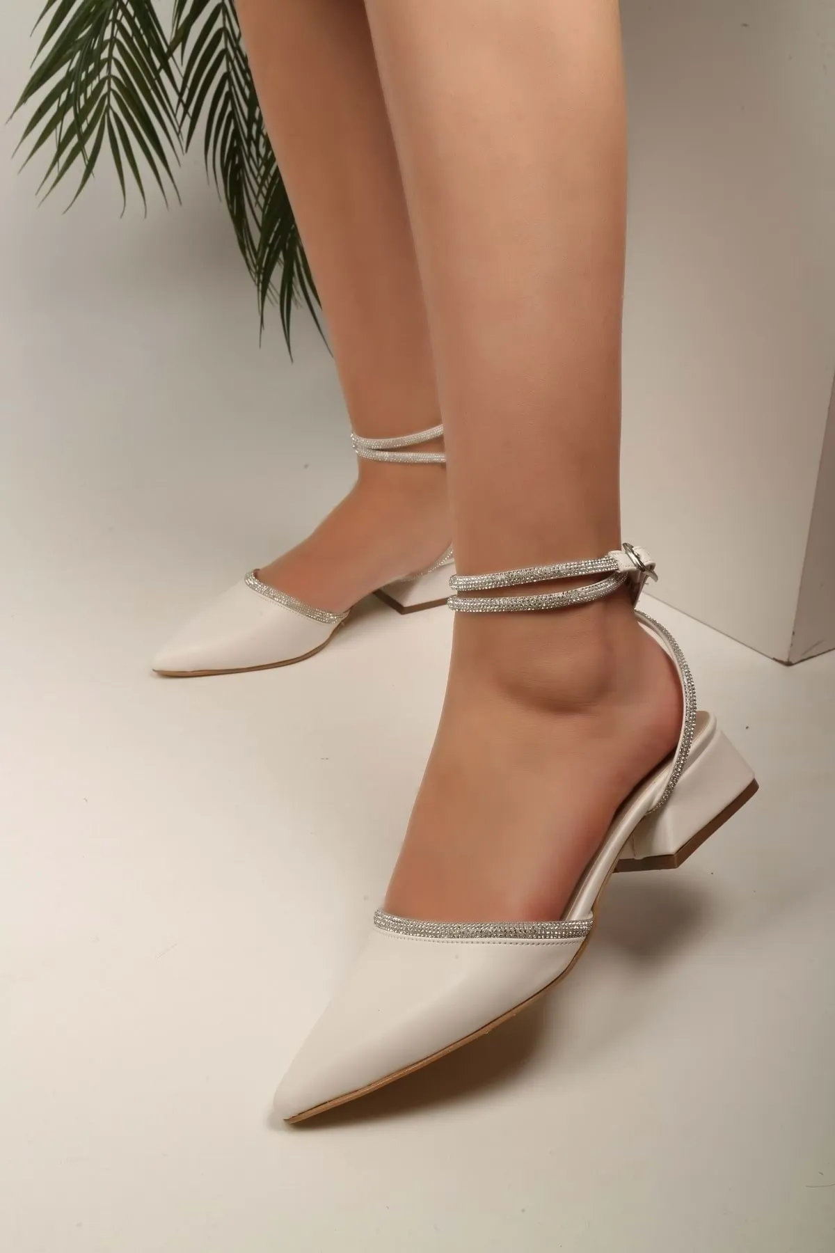 Shoeberry  Damen-Schuhe mit Absatz „Yune White Skin Stone“.