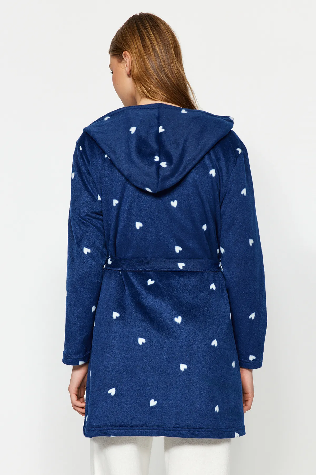 Trendyol Collection  Marineblauer, herzgemusterter Gürteltasche und Kapuze, detaillierter Fleece-Strick-Morgenmantel THMAW24SB00023