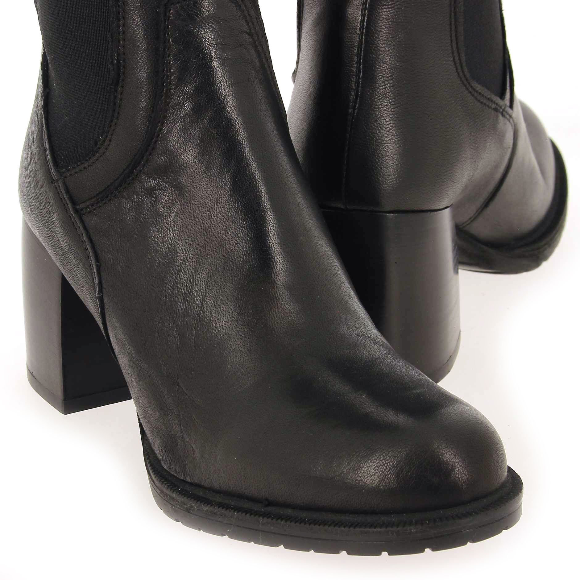 Emanuele Crasto   35003 - Noir