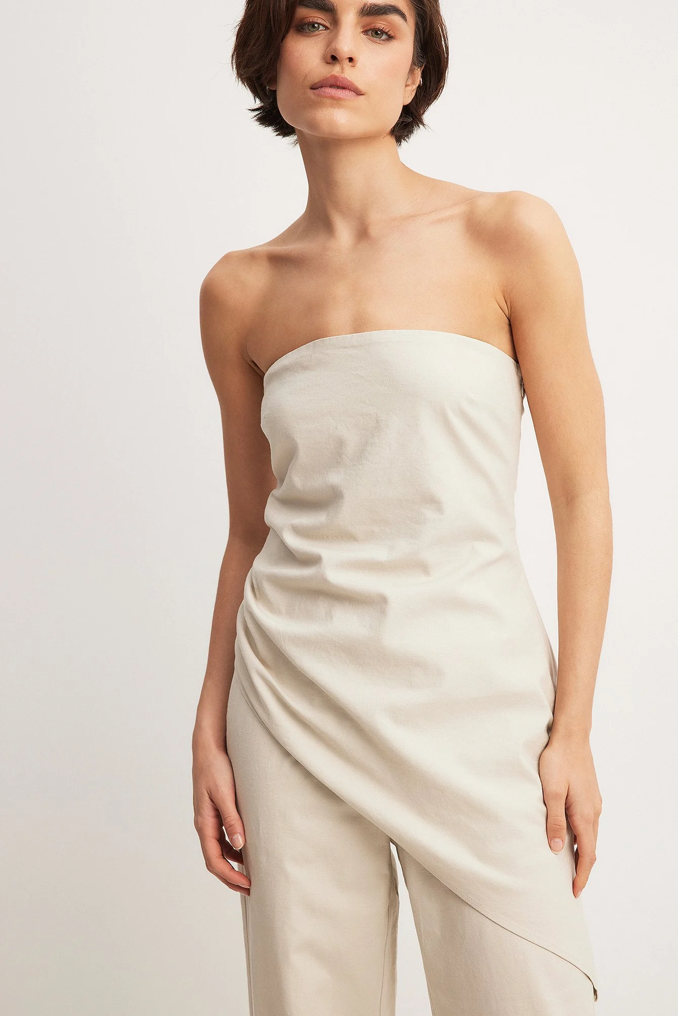 Asymmetrisches Bandeau-Top aus Leinen-Mix