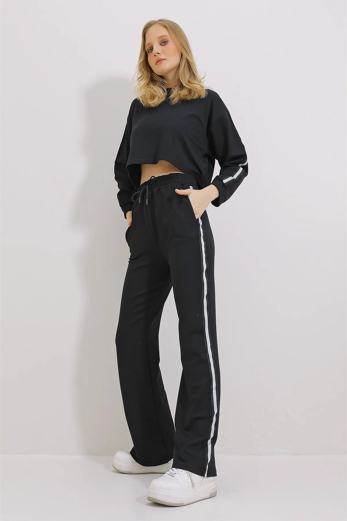 Trend Alaçatı Stili  Trainingsanzug - Schwarz - Regular Fit