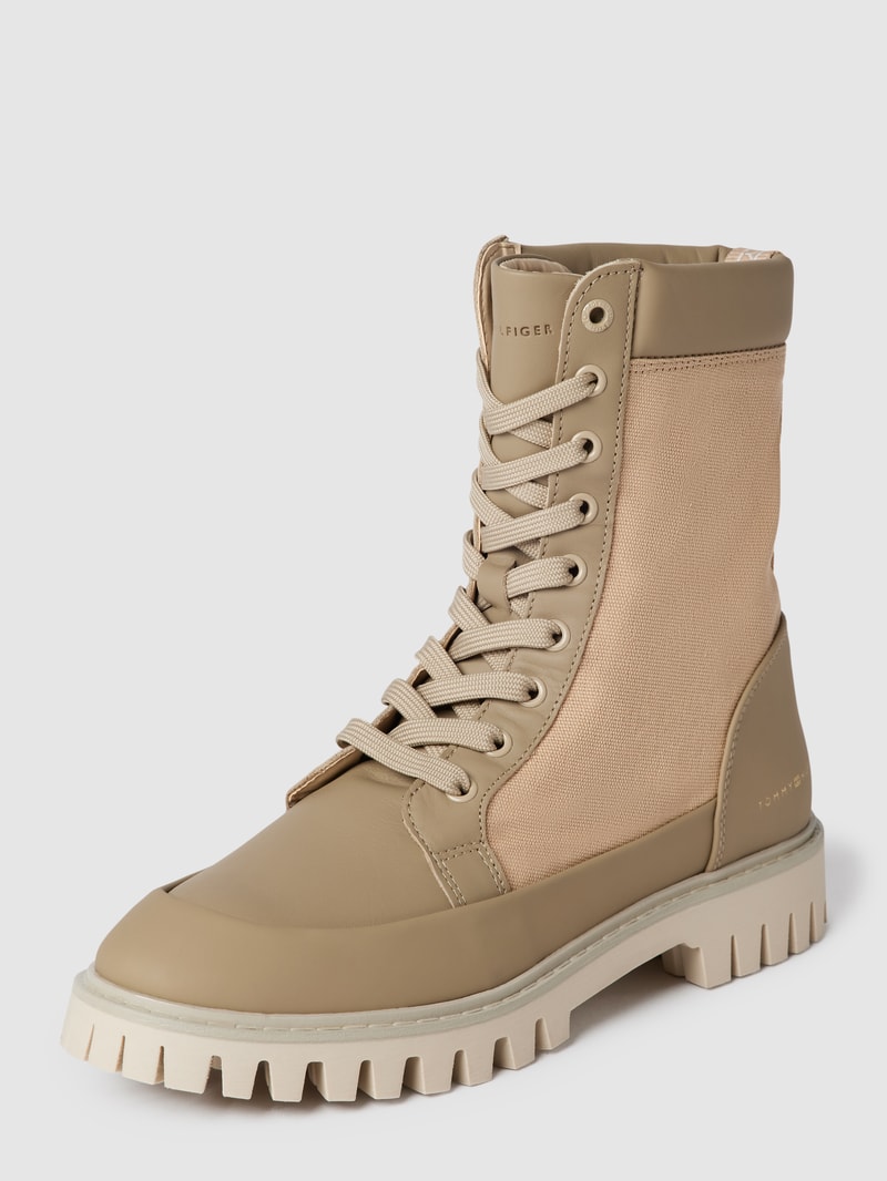 Boots mit Kontrastbesatz in beige