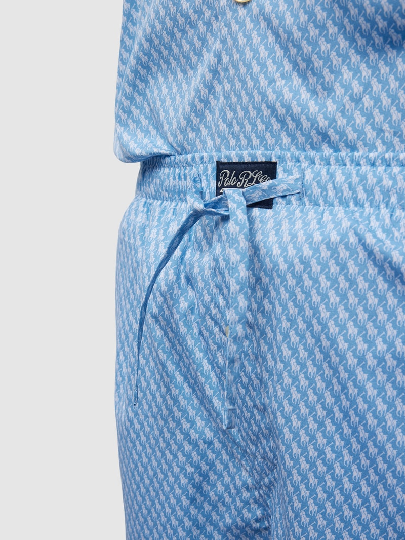 Pyjama mit Kontrastpaspeln Modell 'WOVEN' in hellblau