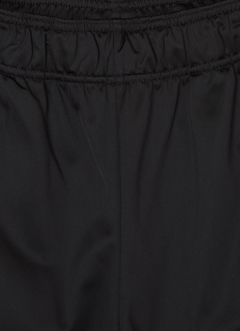 Teplákové kalhoty Adidas zúženého střihu s výšivkou loga