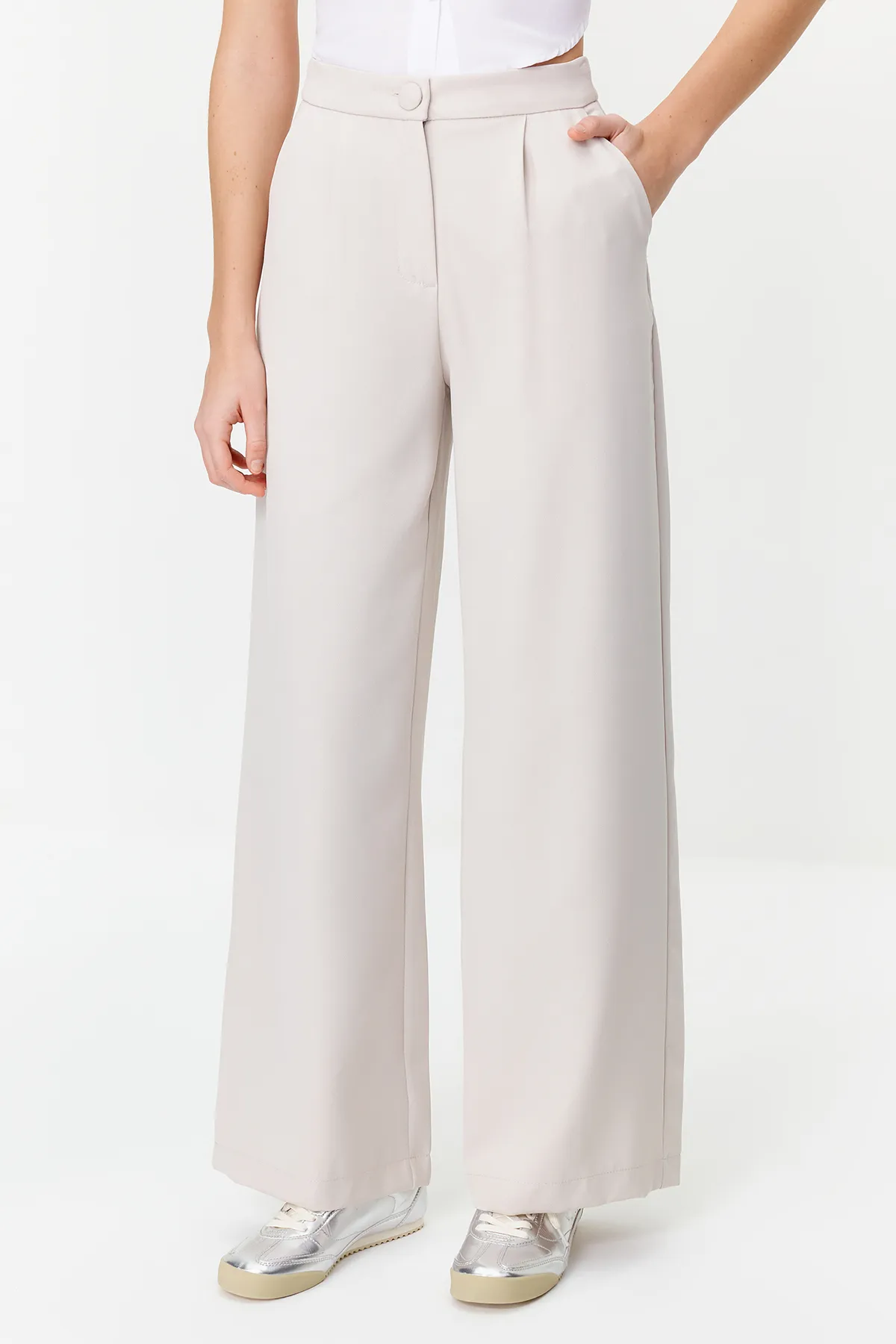 Trendyol Collection  Graue, plissierte Webhose mit weitem Bein TWOSS21PL0189
