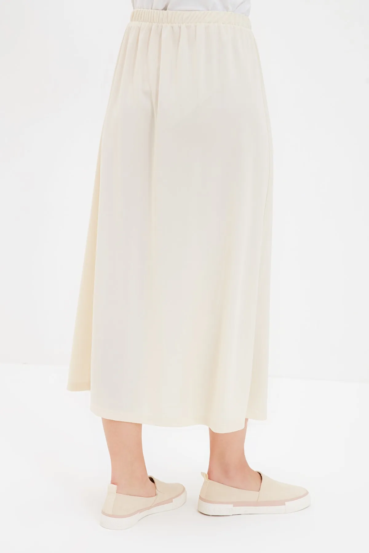 Trendyol Modest  Hautfarbener Rock mit Strickfutter TCTAW22EE0018