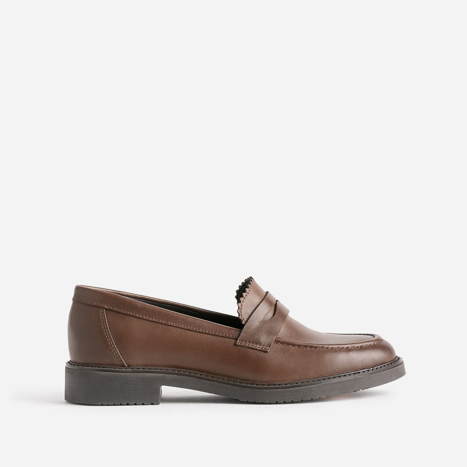 Mocassin marron éco-conçu en cuir bord cranté