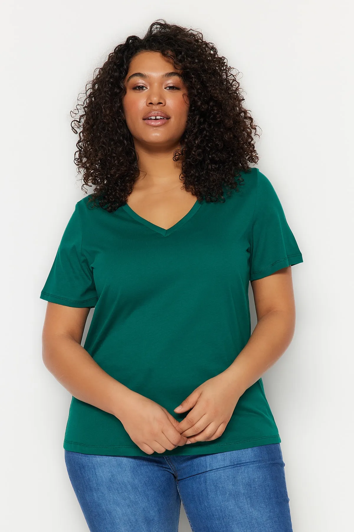 Trendyol Curve  Smaragdgrünes Basic-Strick-T-Shirt mit V-Ausschnitt TBBSS22BF0028