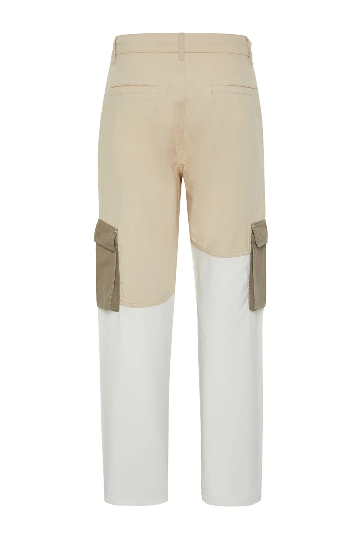 Trendyol Collection  Khakifarbene Cargohose mit lockerer Passform und Farbblock in limitierter Auflage TMNSS24PL00008