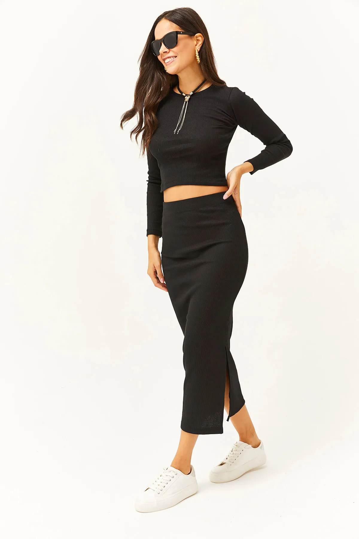 Olalook  Schwarze Bluse mit Rundhalsausschnitt und Schlitzrock aus Lycra für Damen, Anzug TKM-19000225