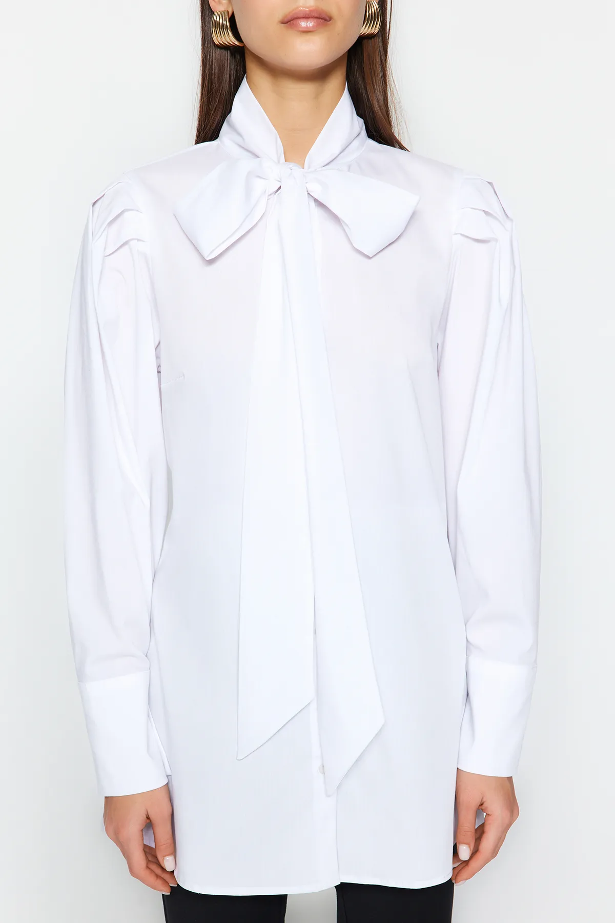 Trendyol Modest  Weißes, gewebtes Hemd mit Kragen und Krawattendetail TCTSS24TG00002