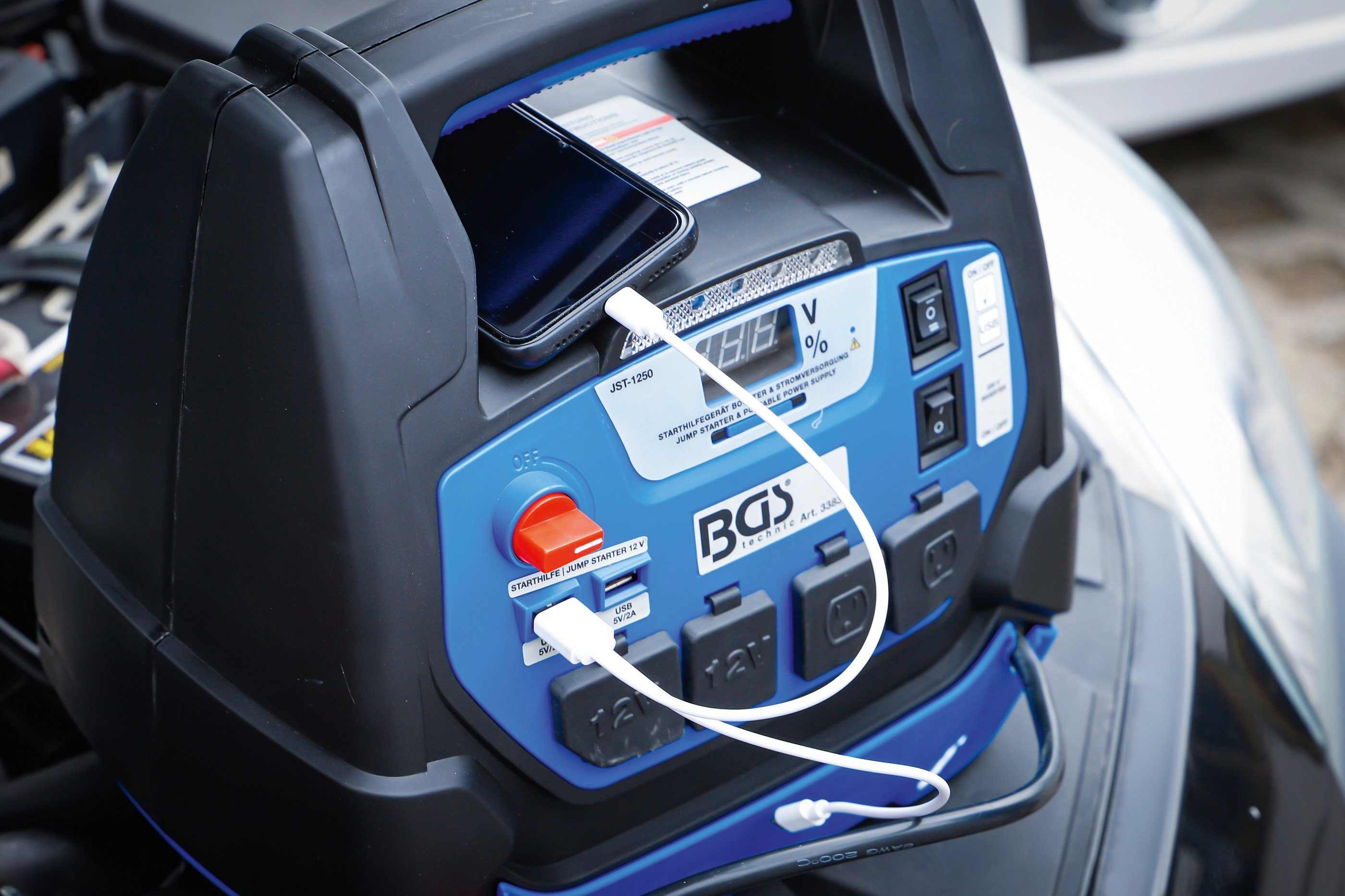 BGS 3383 Starthilfegerät, 5 in 1: Starthilfe, Kompressor, Powerbank, 220V Spannung, Leuchte