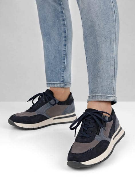 Schnürschuh mit seitlichem Reißverschluss
