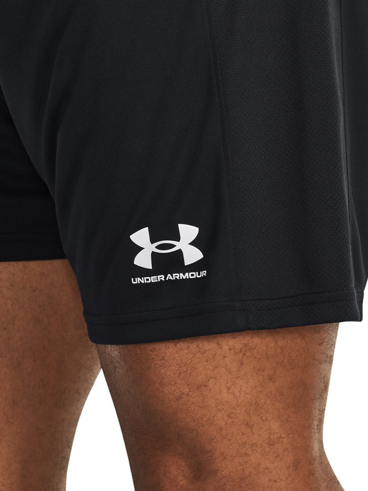 Under Armour Trainingsshorts  in Schwarz günstig kaufen