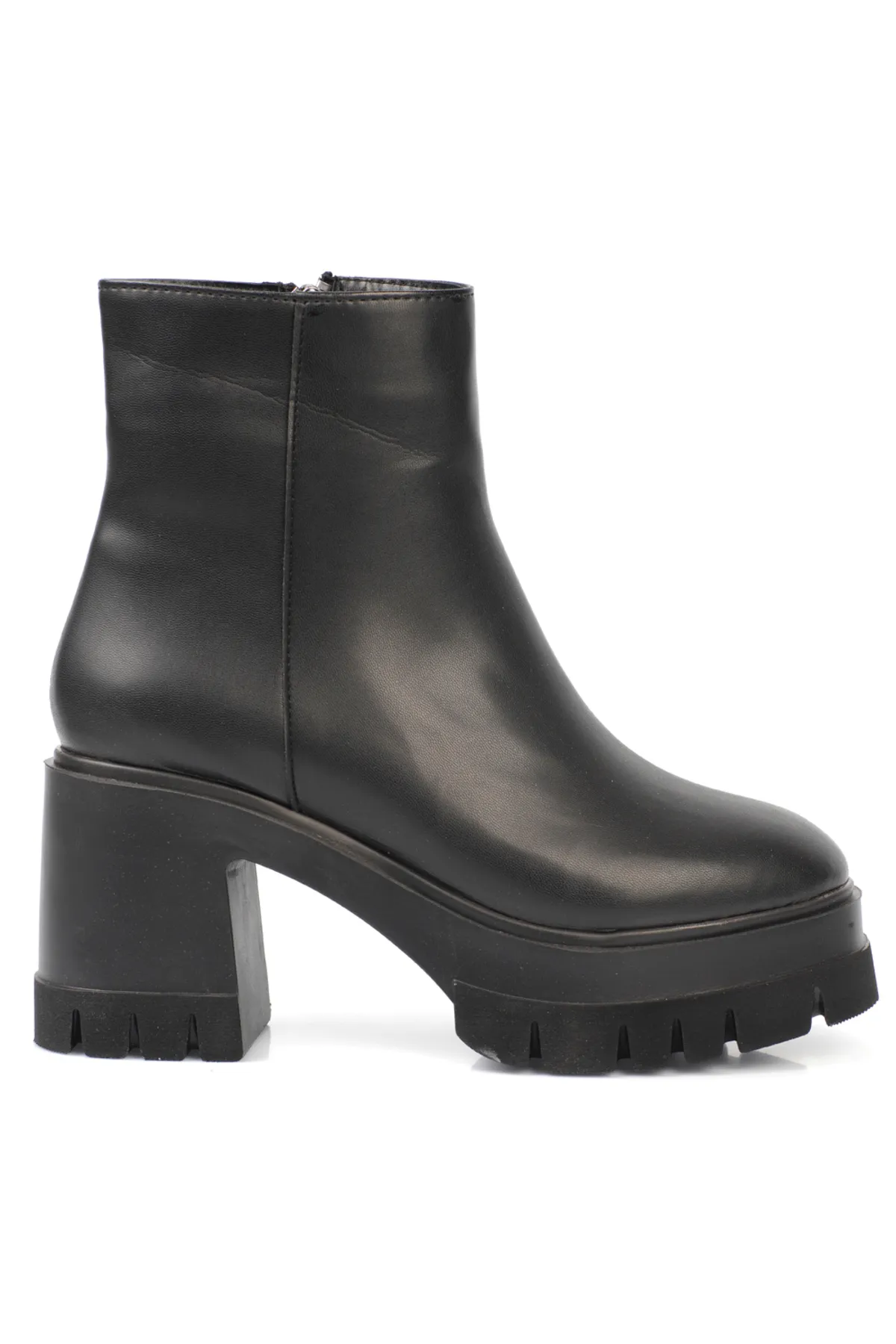 Capone Outfitters  Damenstiefel mit runder Spitze und seitlichem Reißverschluss und mittelhohem Absatz