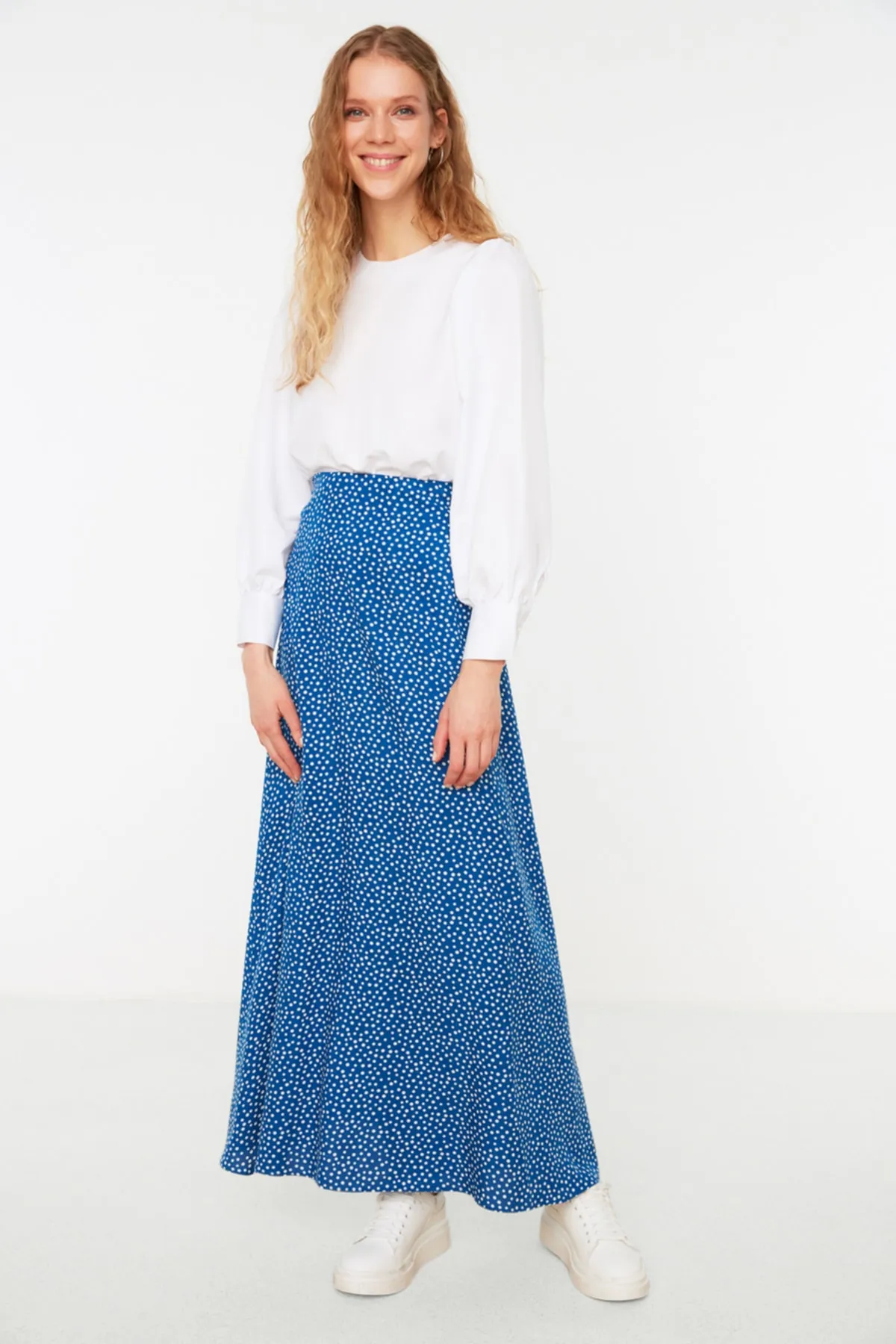 Trendyol Modest  Indigoblauer, gepunkteter Glockenrock aus Webstoff TCTSS22EE0006
