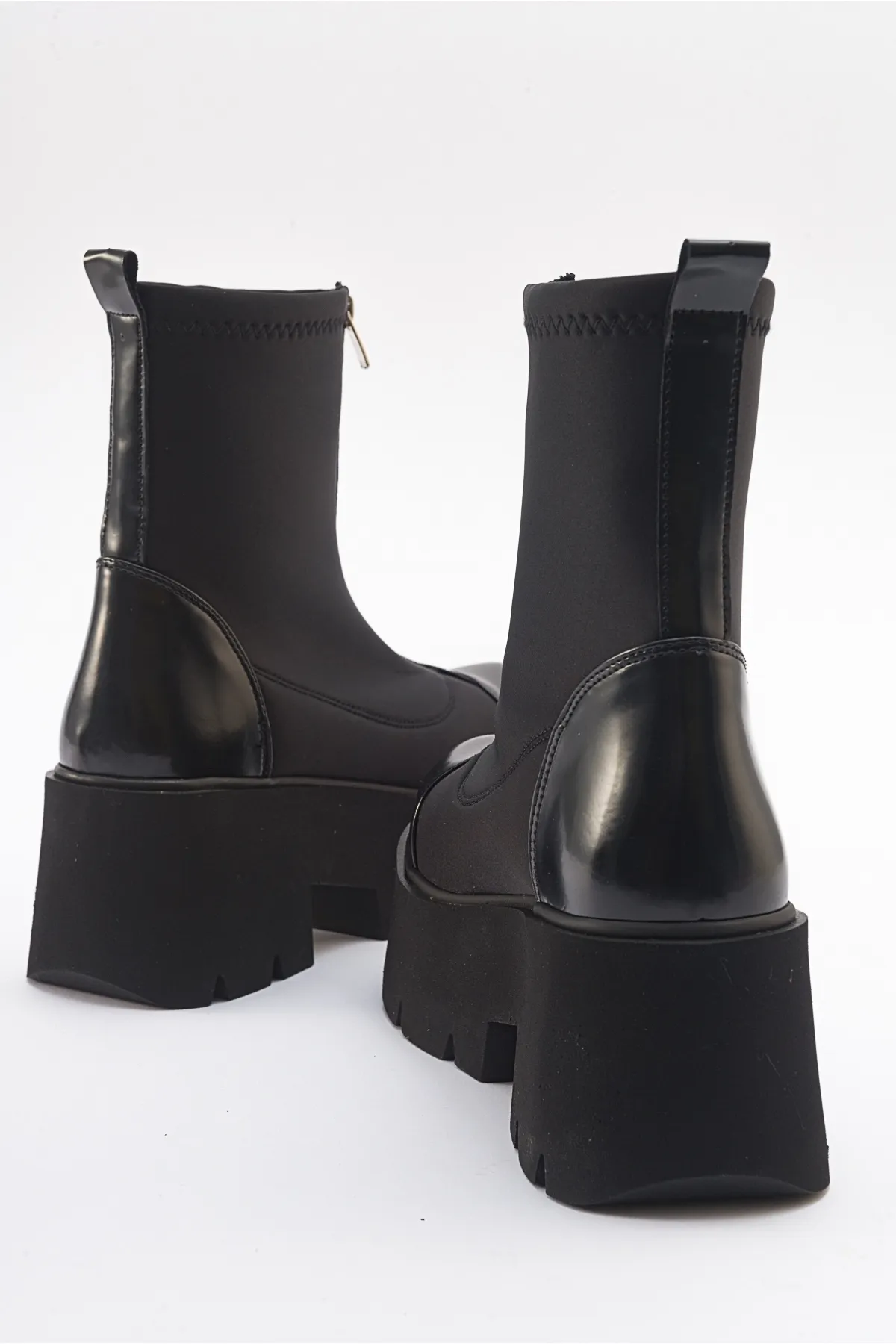 LuviShoes  BRAY Damen-Stiefel aus schwarzem Lackleder mit dicker Sohle aus Scuba