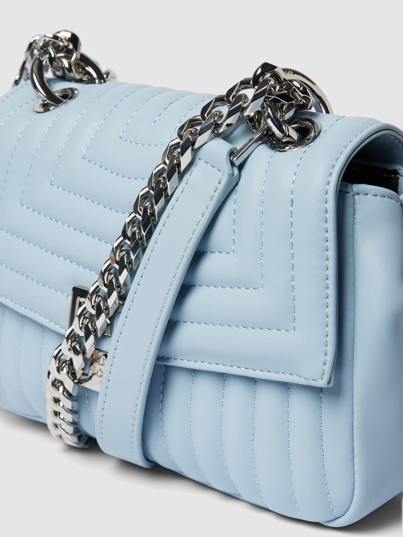 Umhängetasche mit Label-Detail Modell 'Jodie' in hellblau