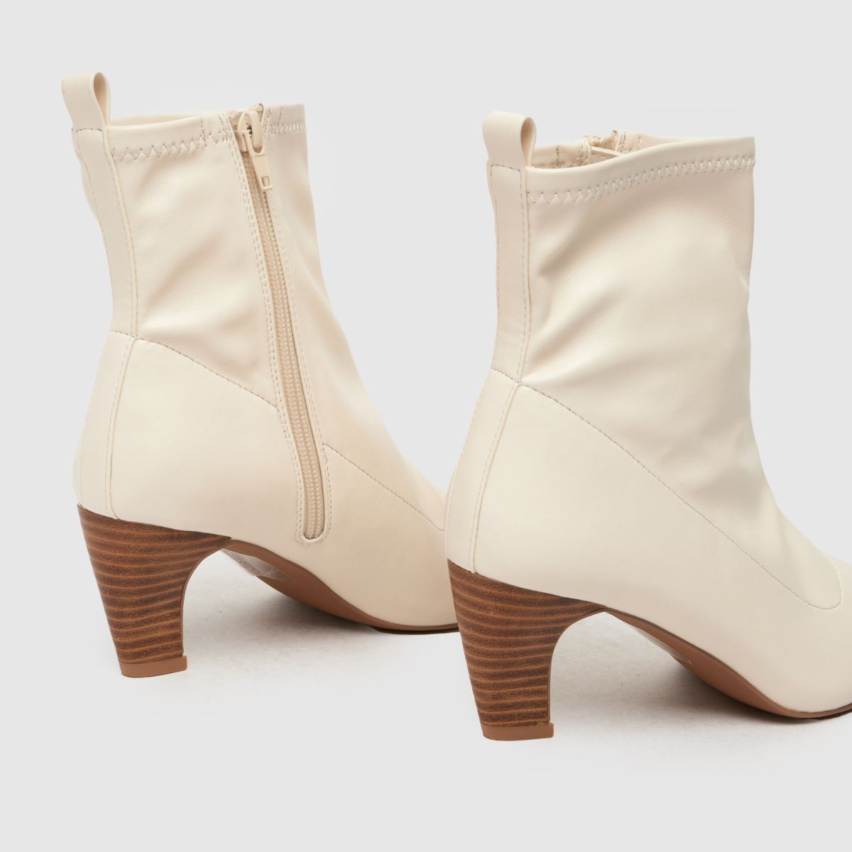 Schuh – Aries – Stretchiga sockstövlar med klack och benvita