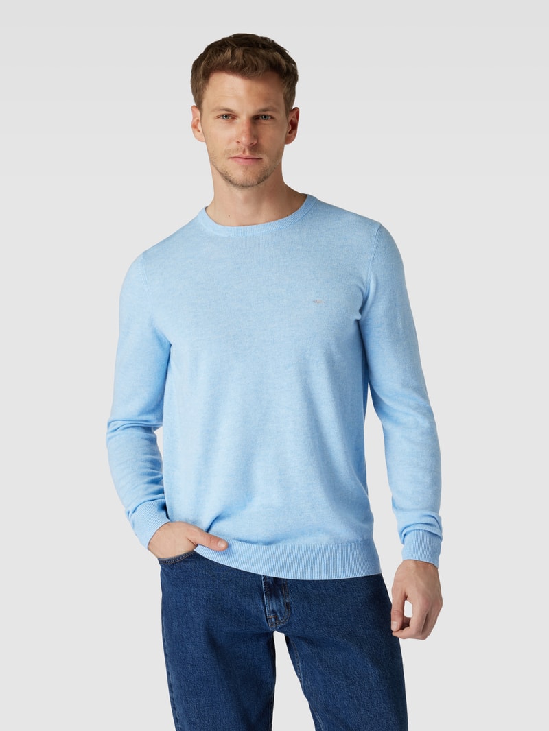 Strickpullover mit Rundhalsausschnitt in hellblau