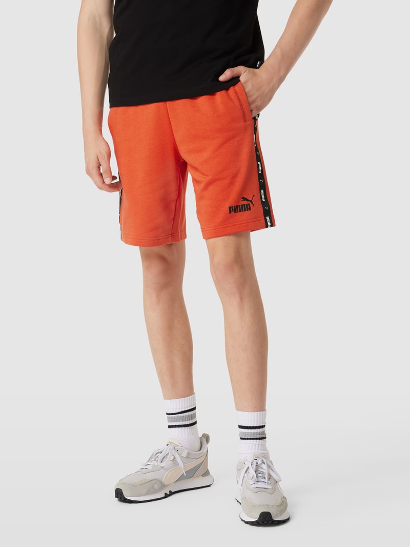Shorts mit Label-Details in rostrot