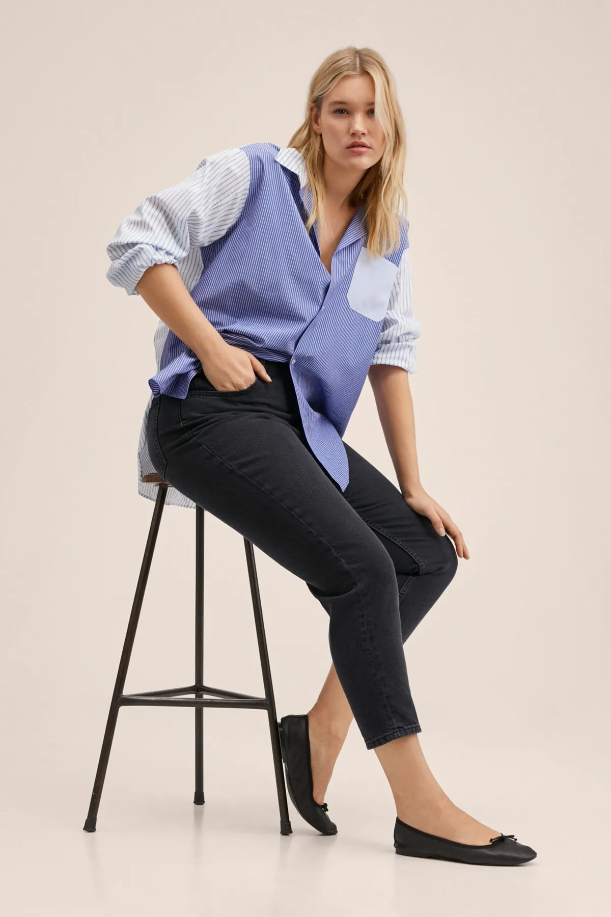 MANGO  Schwarze Denim-Damenjeans 27021110