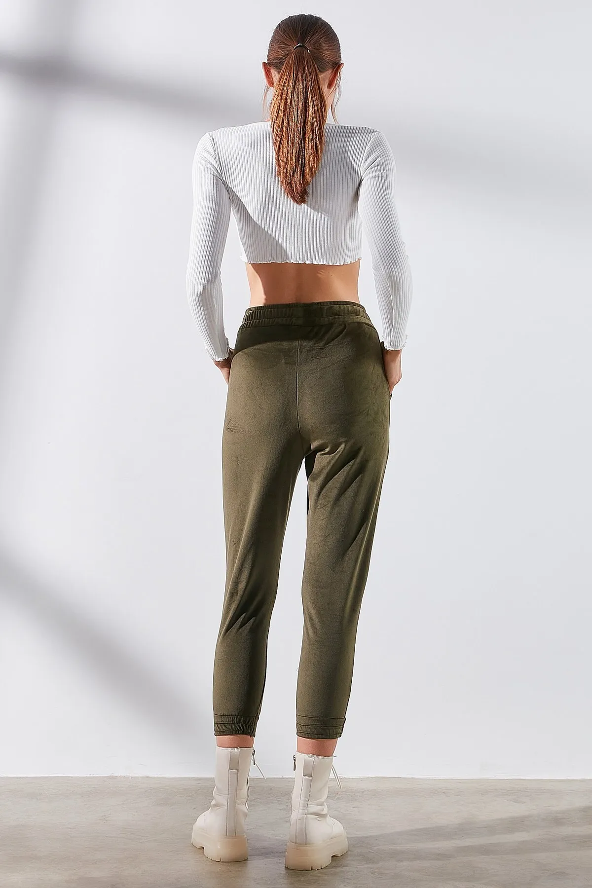 C&City  Elastische Samt-Jogginghose für Damen 731 Khaki