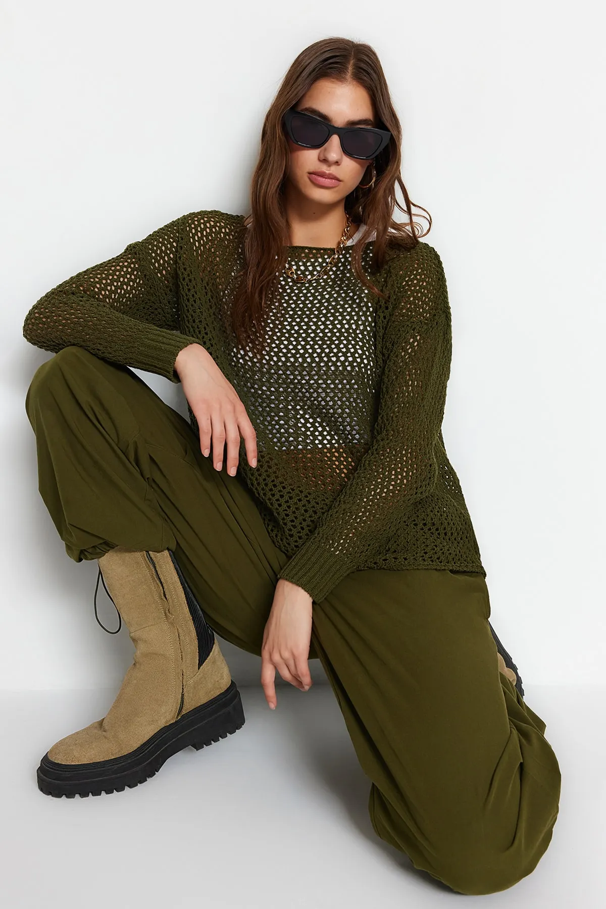 Trendyol Collection  Khakifarbener Strickpullover aus Baumwolle mit Lochmuster und super weiter Passform TWOAW20FV0184