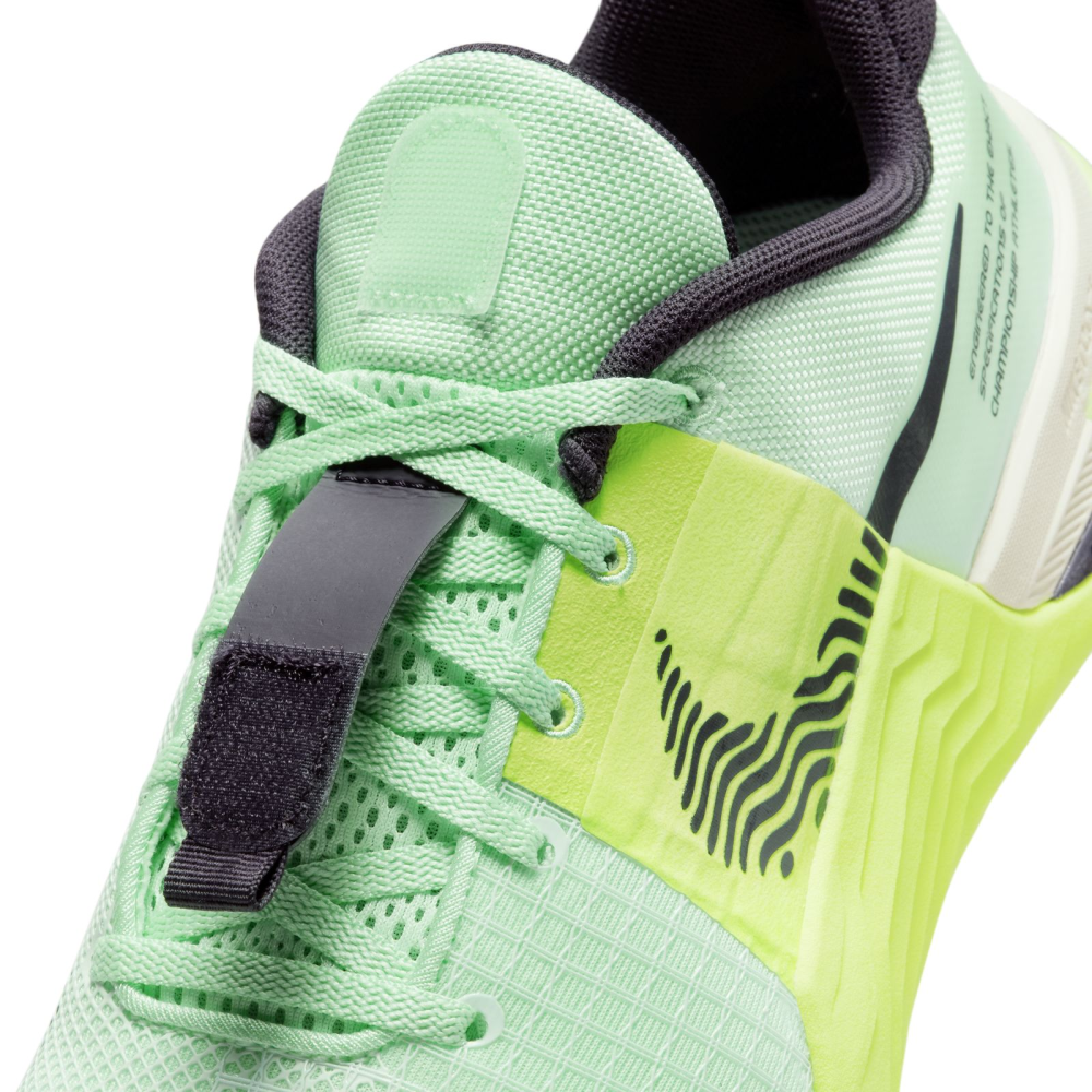 Nike Metcon 8 DO9328-300 / grün
